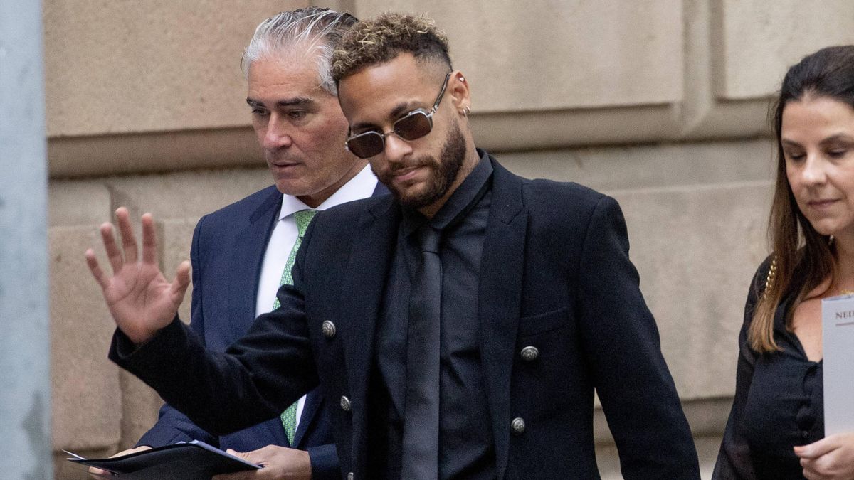 Procès Neymar: le parquet retire ses accusations contre le joueur et les autres accusés