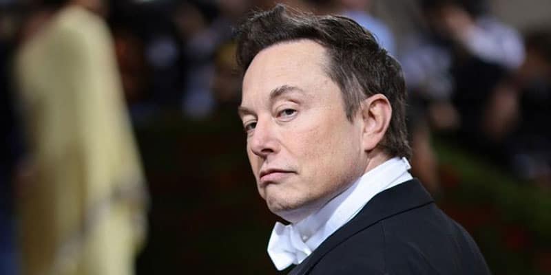 Après le rachat de Twitter par Elon Musk, les utilisateurs testent la liberté d'expression