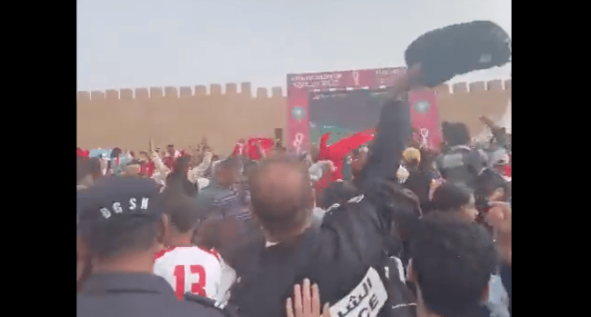 Vidéo. Mondial 2022: Un policier explose de joie après un but du Maroc face à la Belgique