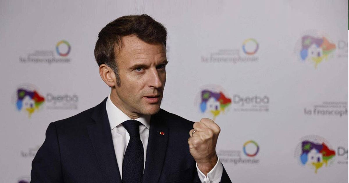 A Djerba, Macron défend la politique de fermeté sur les visas