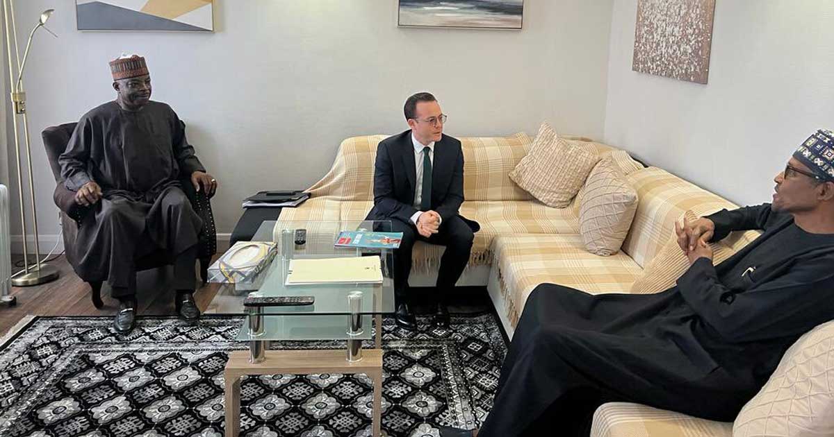 L'ambassadeur Hajoui reçu par le président Buhari à Londres