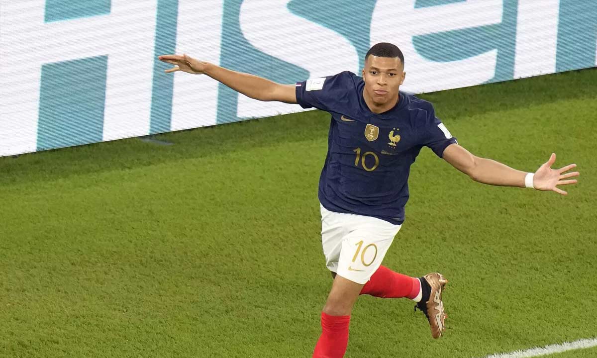 Mondial: Avec un doublé de Mbappé, la France première qualifiée pour les 8es