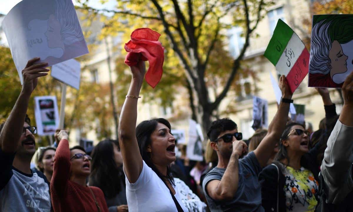 Iran: la police des mœurs dissoute, un geste envers les manifestants