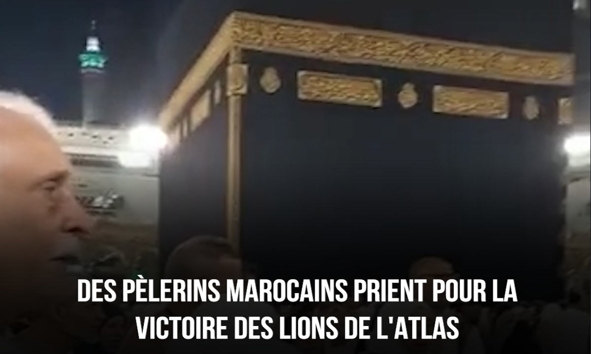 Des pèlerins marocains prient pour la victoire des Lions de l'Atlas