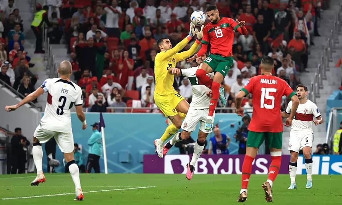 L'académie Mohammed VI, une fabrique à champions du ballon rond (RFI)