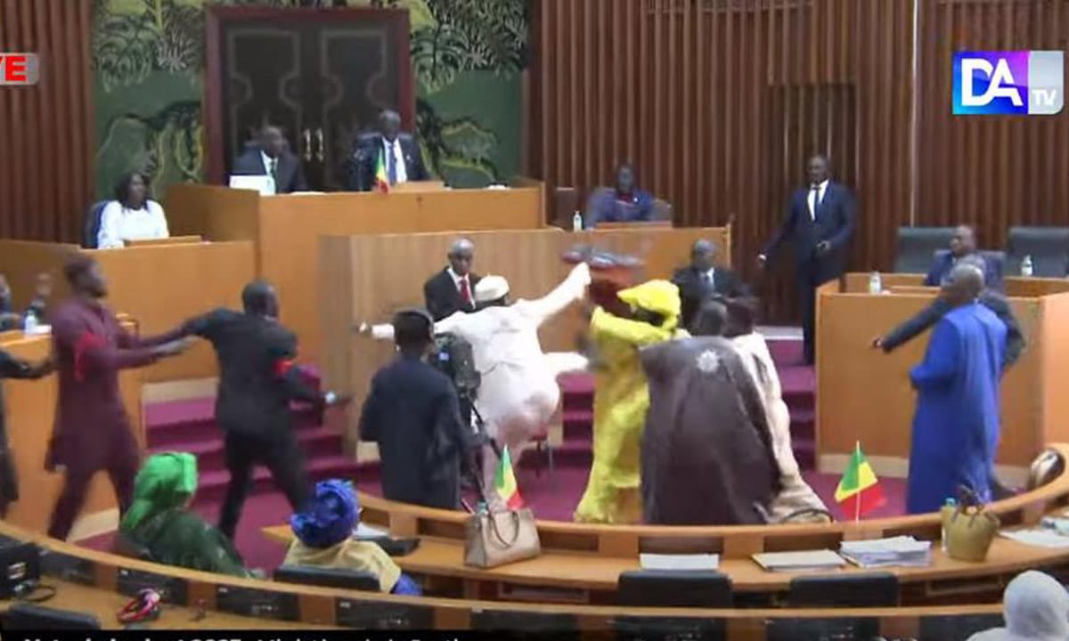 Insolite. Sénégal: deux députés recherchés pour violences sur une parlementaire