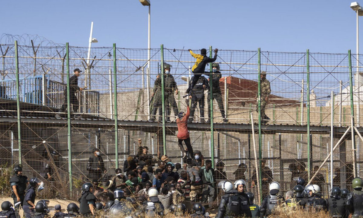 Vidéo. Nouvelle tentative de migrants marocains d'entrer à Melilla