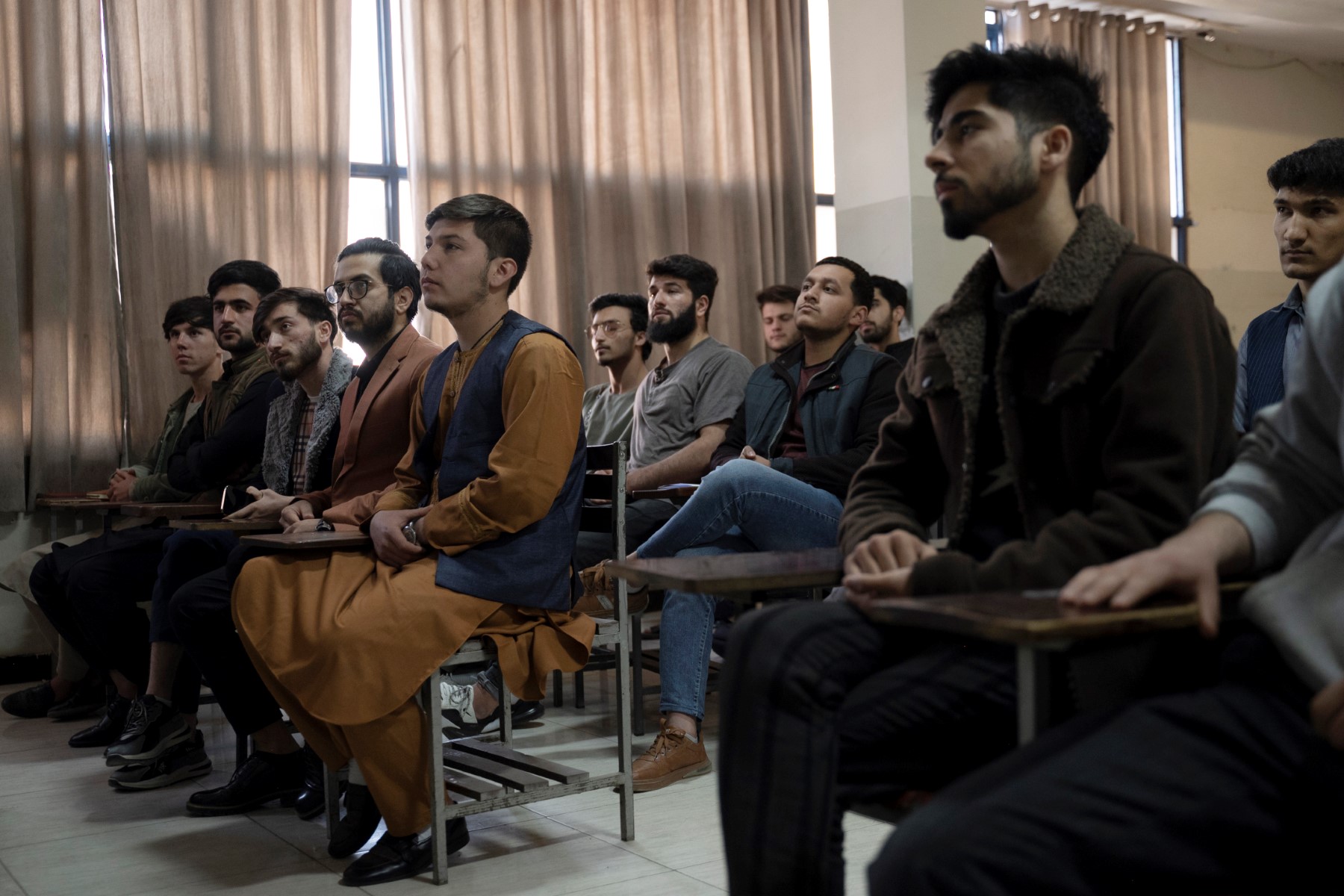 Les universités afghanes accueillent les hommes, pas les femmes
