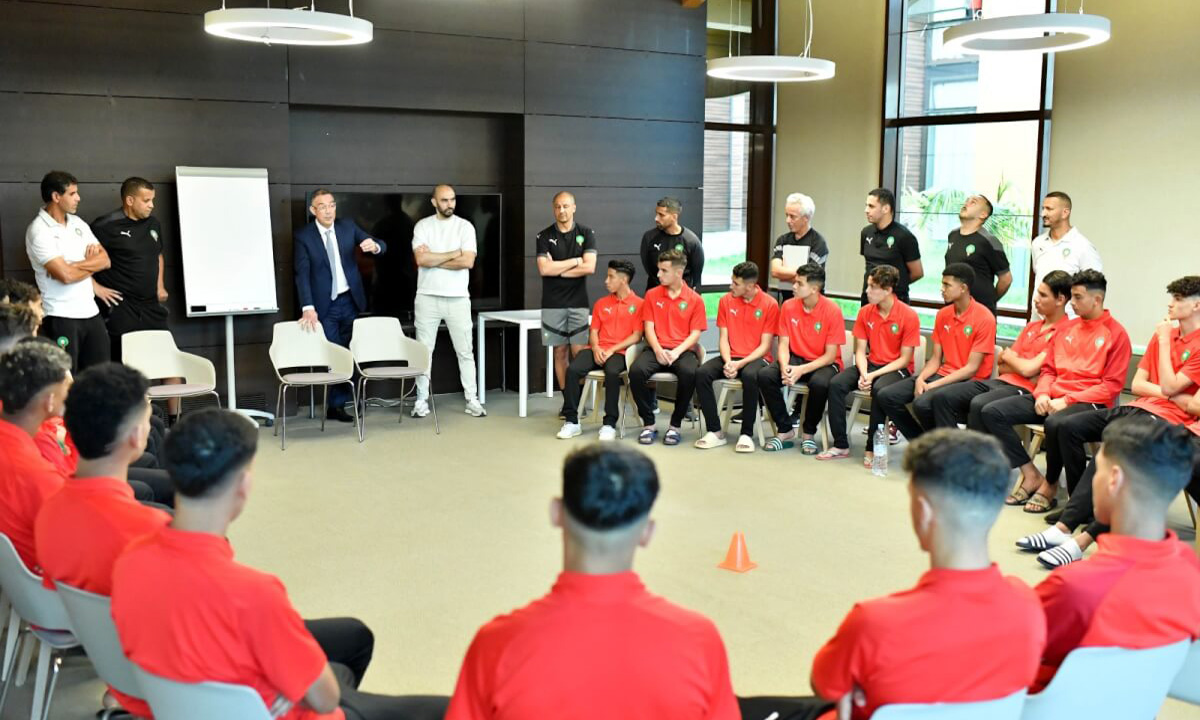 CAN U17 en Algérie: Regragui et Lekjaa chez les Lionceaux pour les encourager