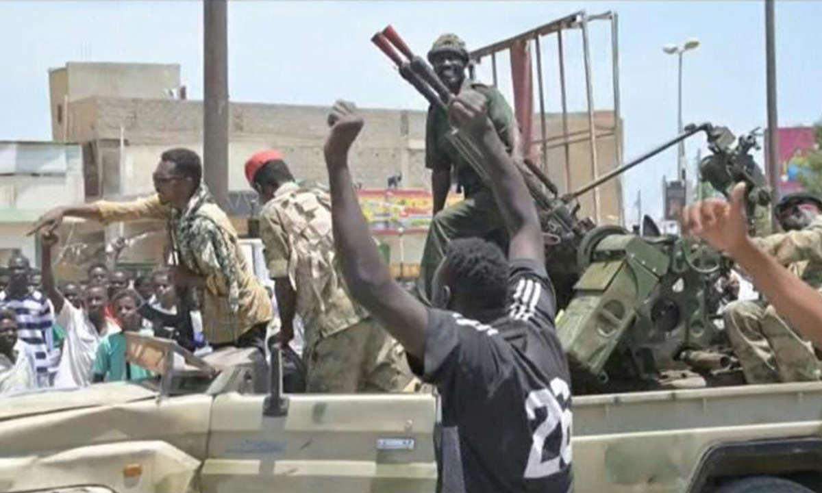 Soudan: les combats s'intensifient à Khartoum, près de 200 morts en trois jours