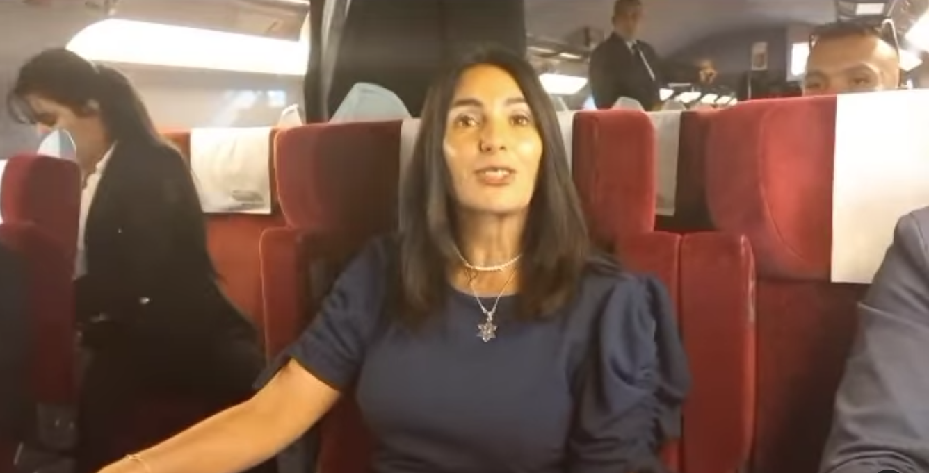 Vidéo. La ministre israélienne Miri Regev voyage à bord d'Al Boraq
