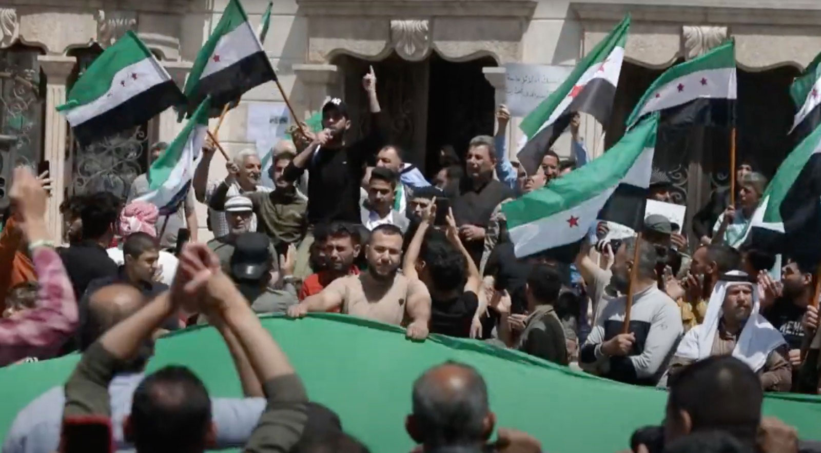Vidéo. Manifestations contre le retour d'Assad dans le giron arabe