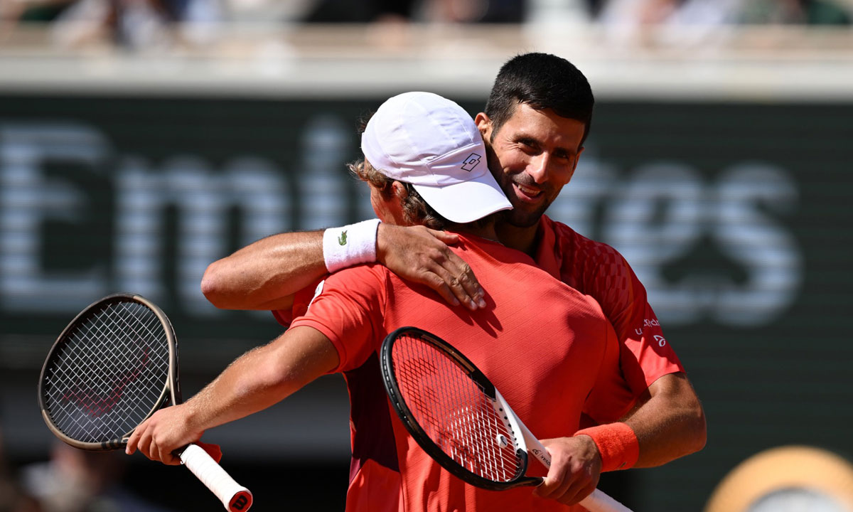Roland-Garros: Djokovic réussit son entrée en attendant Alcaraz 