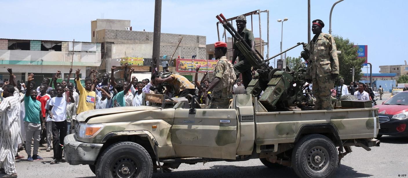 Conflit au Soudan : Les AK-47 vendus au marché noir inondent la capitale du  Soudan - BBC News Afrique