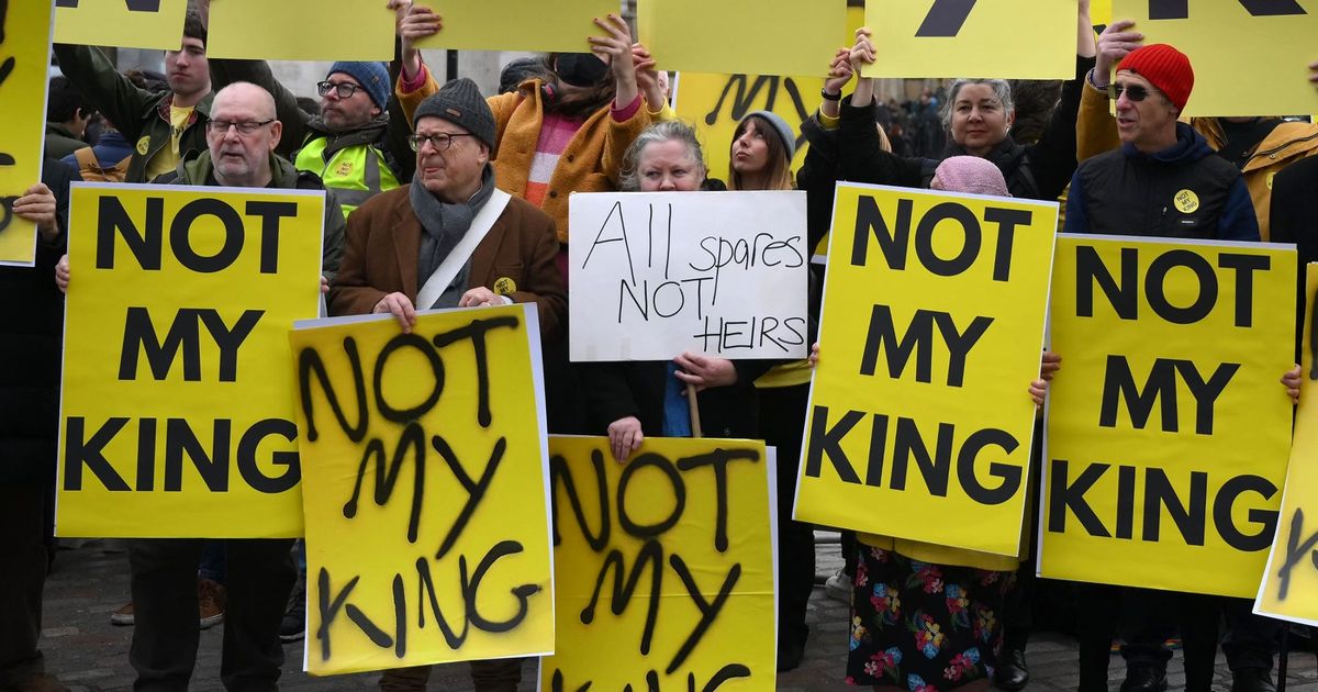 Vidéos."Not My King": les manifestants anti-monarchie électrisés par des arrestations