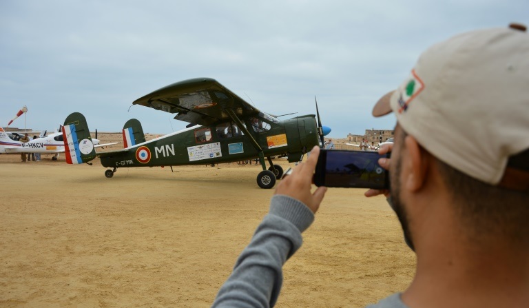 Le raid compte 75 pilotes et co-pilotes à bord de 37 aéronefs ultralégers motorisés (ULM) qui vont voler près de 50h sur les traces de Jean Mermoz, un aviateur français, figure légendaire de l’Aéropostale