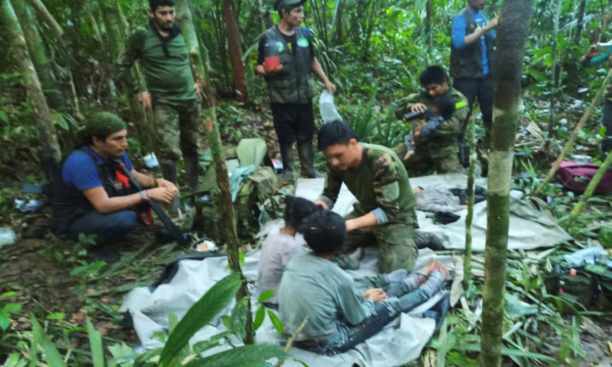 Epuisés mais "heureux": les enfants rescapés de la jungle se reposent à Bogota 