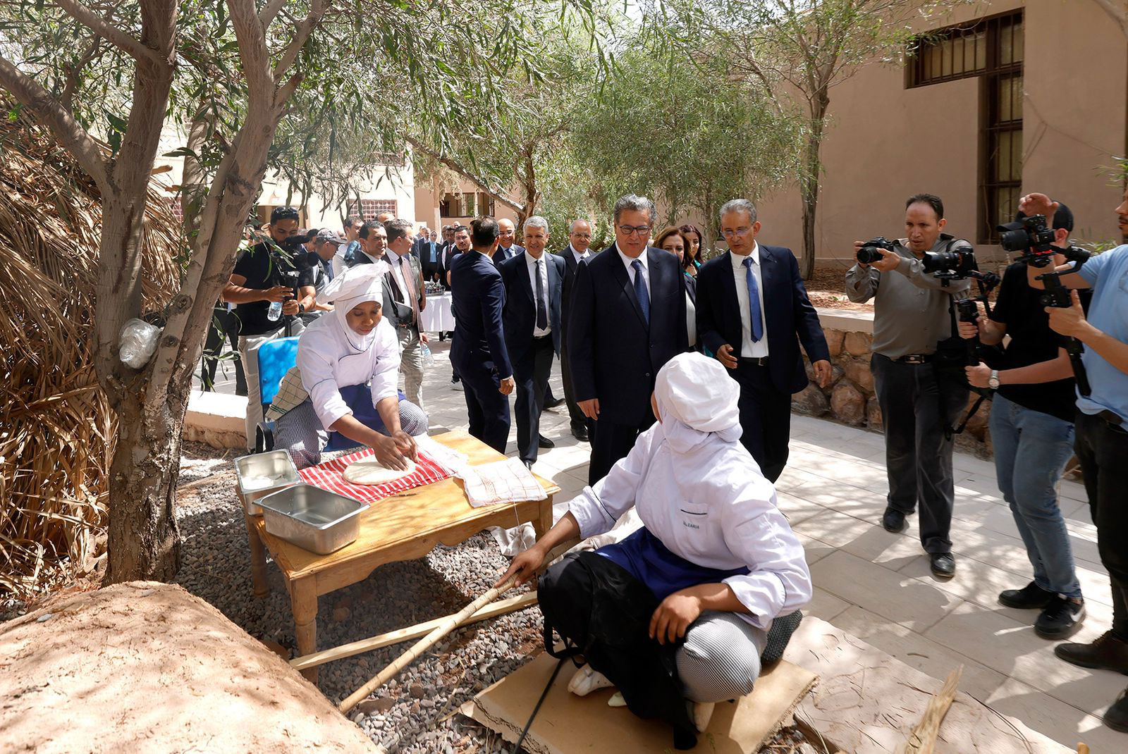 ouarzazate akhannouch visite des projets socio economiques et supervise la signature de conventions de developpement