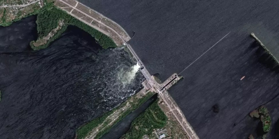 ukraine inondations evacuations destruction barrage