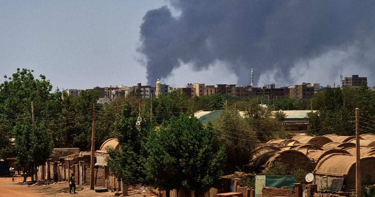 Guerre au Soudan: frappes aériennes à Khartoum et combats au Darfour