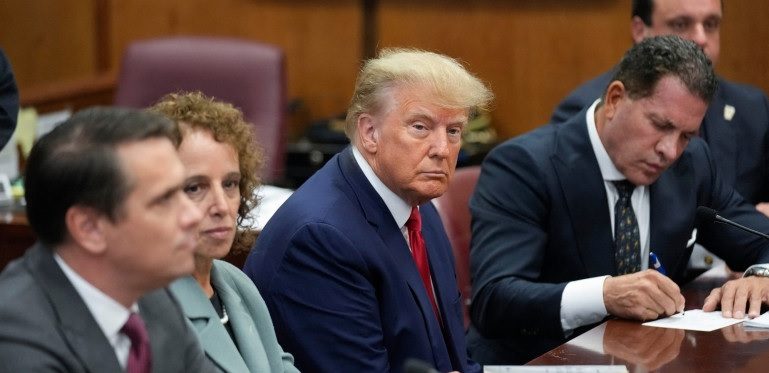 etats unis justice empecher trump intimider temoins