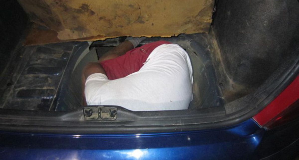 migrant caché dans le coffre