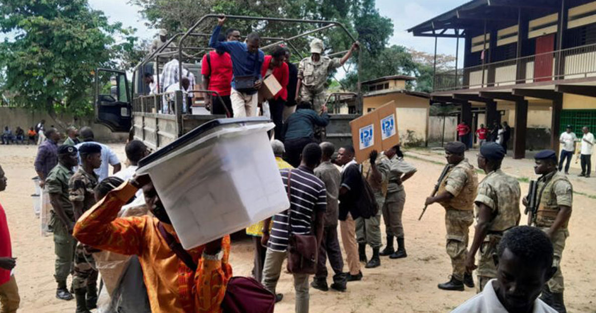 Présidentielle au Gabon: couvre-feu après que le principal opposant a crié à la fraude