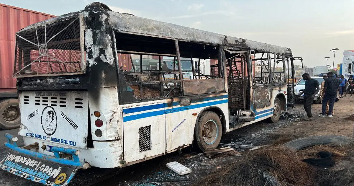 Dakar: attaque d'un minibus, les premiers éléments de l’enquête "suggèrent un attentat terroriste"