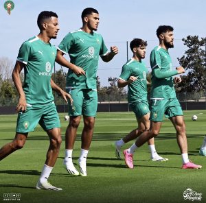 Maillot vert estampillé "Maroc, Terre de Lumière"