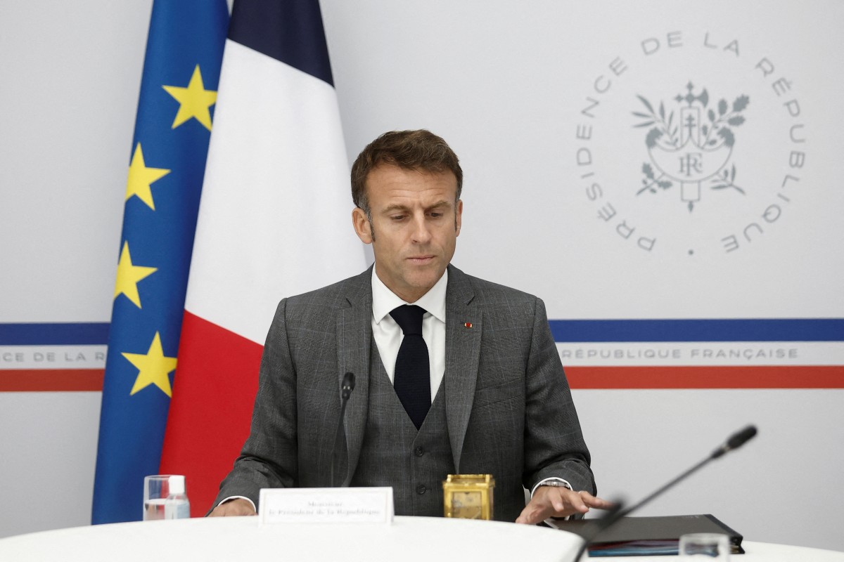 En quête d'un nom pour Matignon, Macron poursuit ses consultations