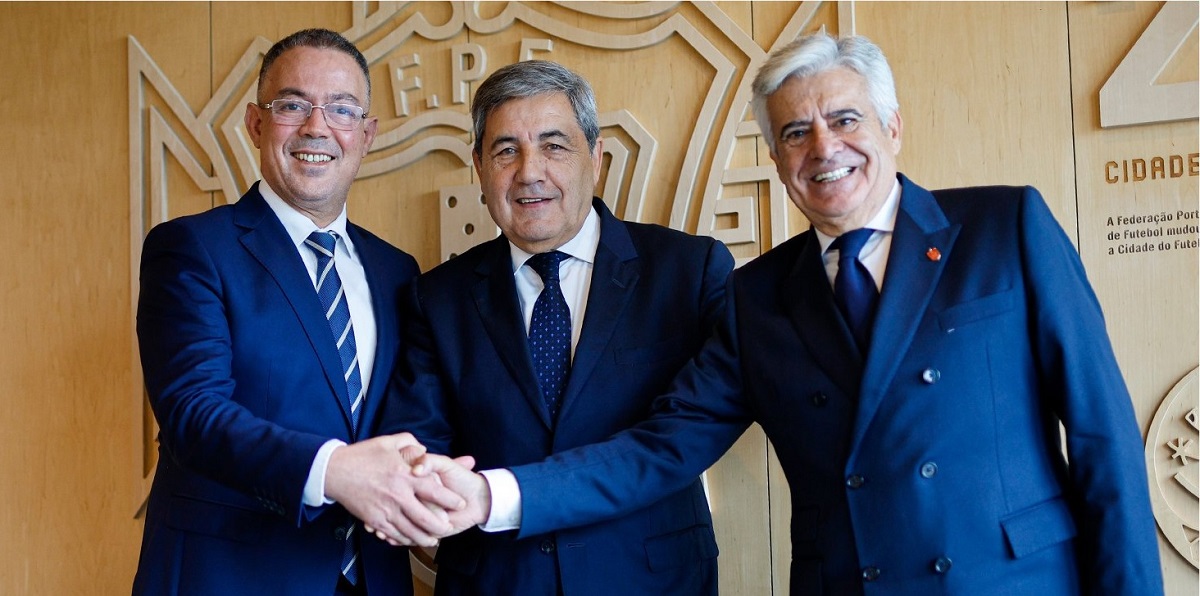 Fouzi Lekjaa en compagnie des présidents des fédération de football de l'Espagne et du Portugal.