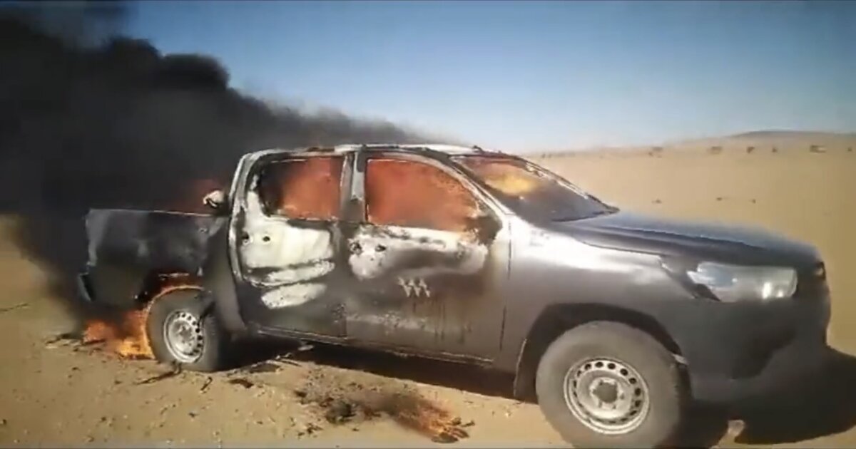 Un pick-up du Polisario carbonisé par le tir d'un drone de l'armée marocaine / Capture d'écran H24Info