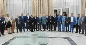 L'ambassadrice des Etats-Unis en Algérie, Elizabeth Moore Aubin, en compagnie de responsables algériens et du polisario. Crédit photo : Awras