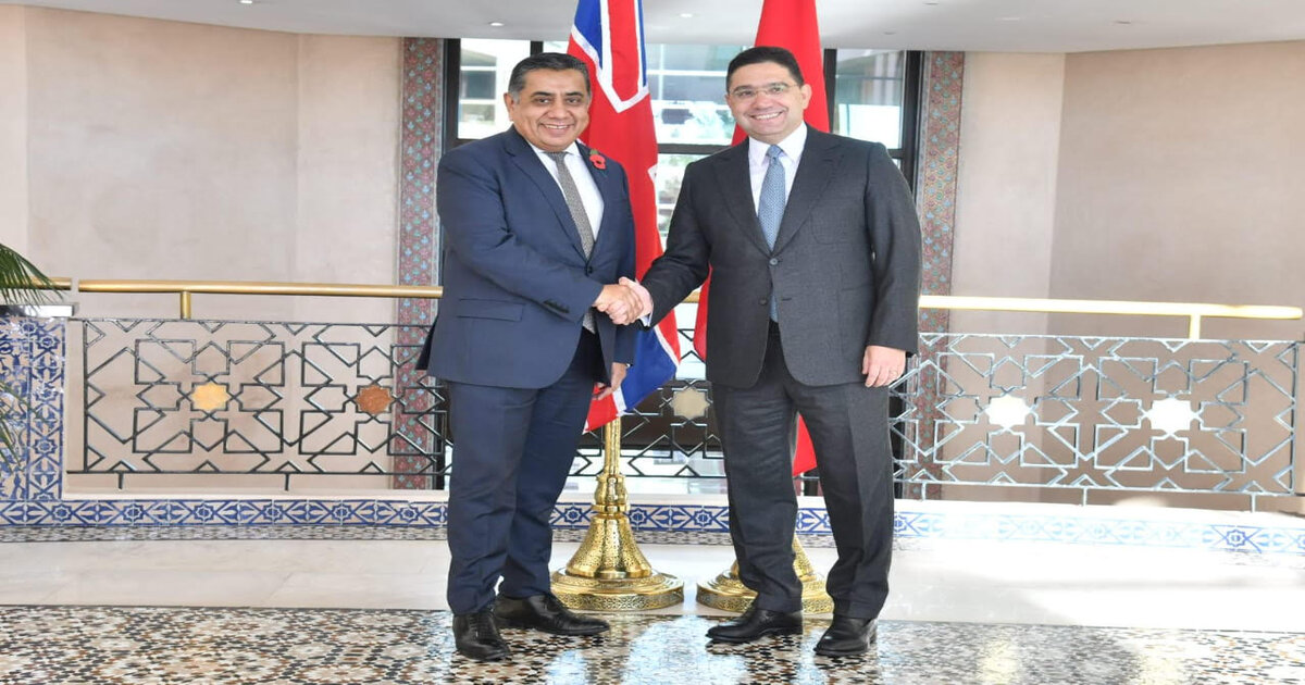 Le ministre d'Etat britannique en charge du Moyen-Orient, de l’Afrique du Nord, de l’Asie du Sud et des Nations Unies et Nasser Bourita (08/11/2023). © Maroc Diplomatie