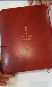 L'écrin du collier / DR