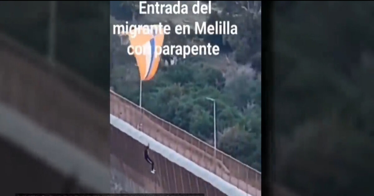 La tentative du migrant marocain de franchir la clôture de Melilla en parapente / Capture d'écran.