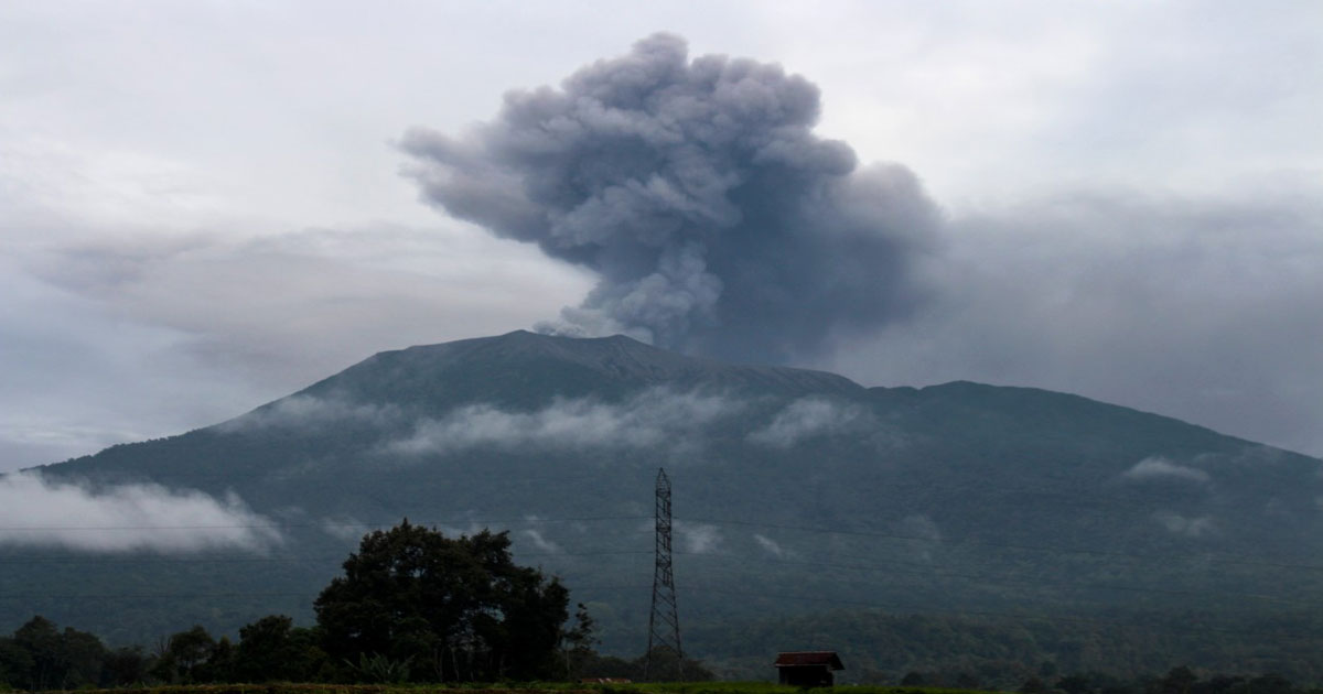 Vidéos. Indonésie: au moins onze morts et douze disparus dans l'éruption d'un volcan