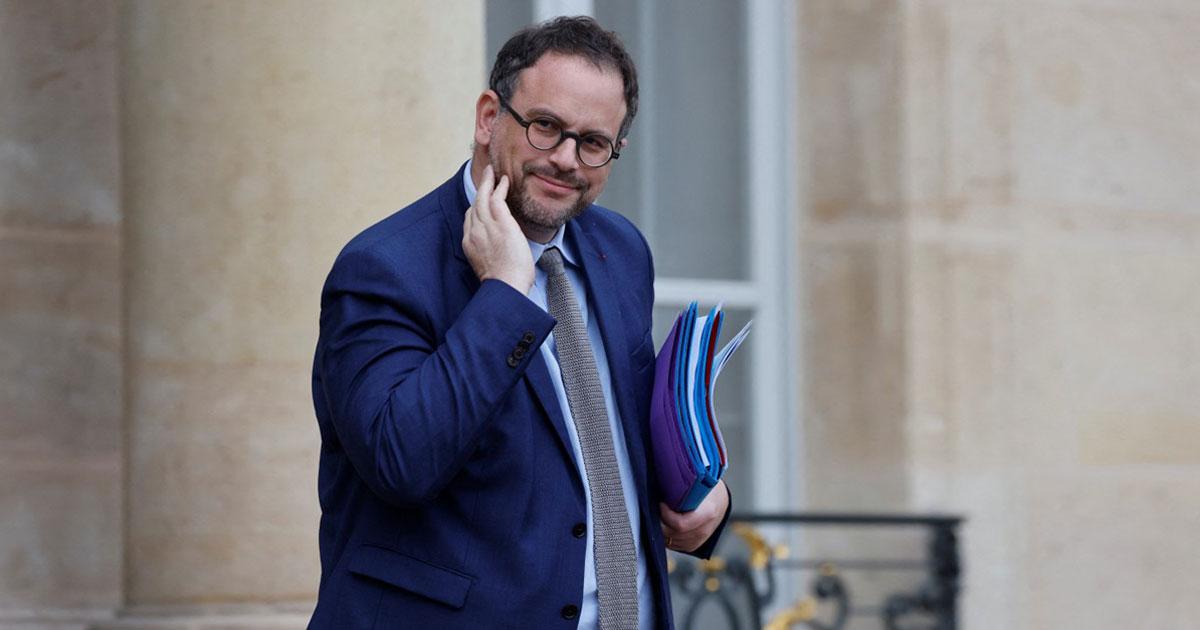 France: le ministre de la Santé démissionne en contestation contre le vote de la Loi immigration