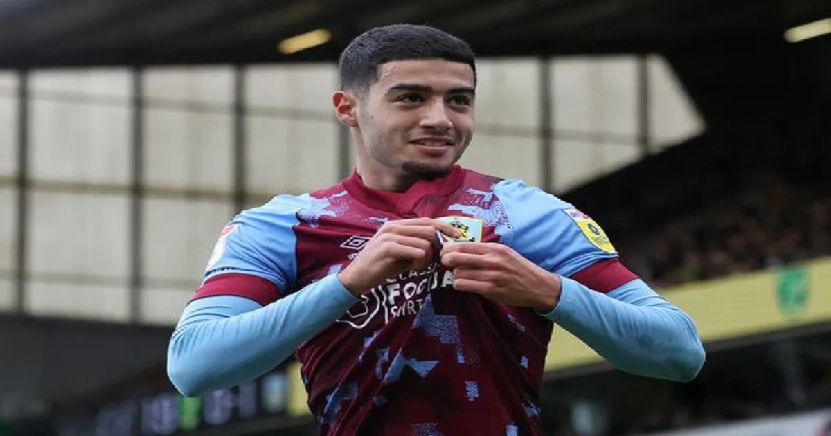Anas Zarroury, jeune joueur marocain de Burnley FC.