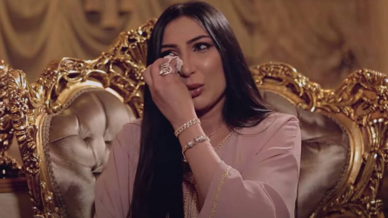 Dounia Batma en pleure lors d'une émission.