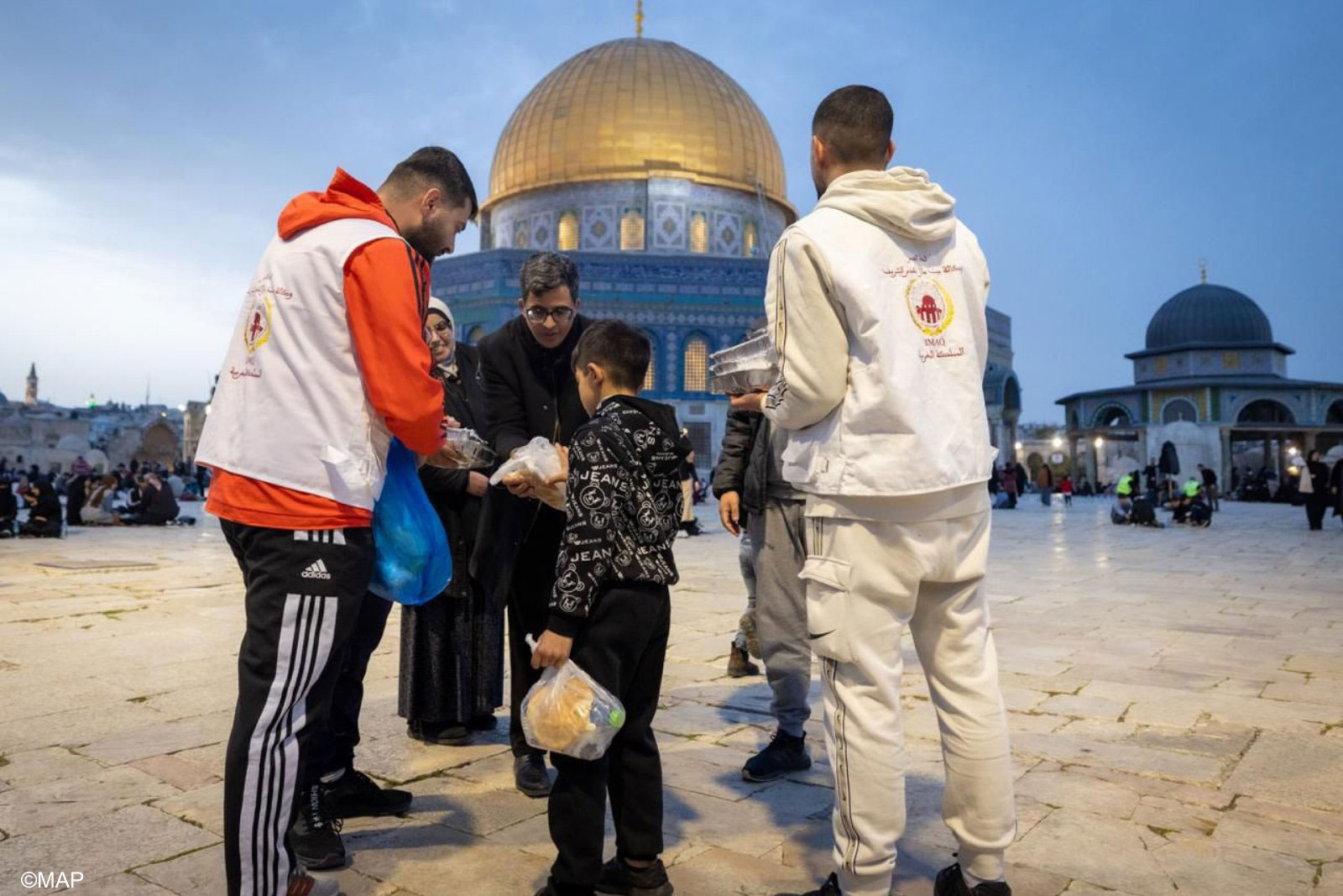 al qods agence bait mal al qods poursuit la distribution des repas 4