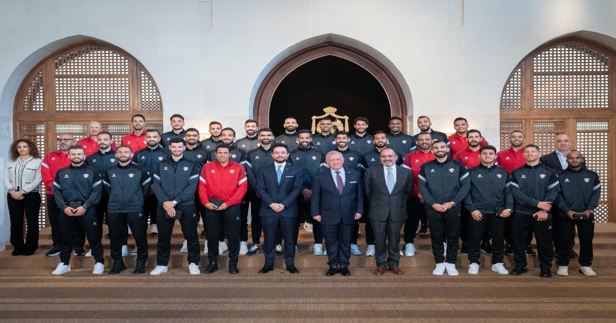 houcine ammouta et les joueurs de la sélection jordanienne