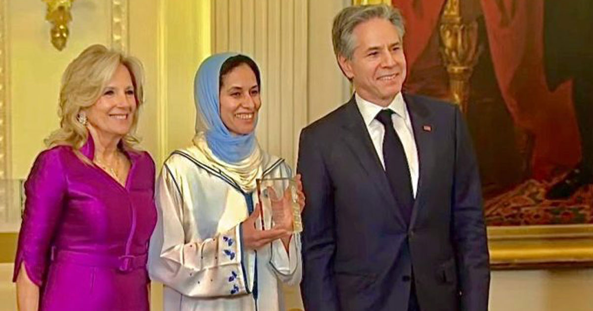 Droits des femmes: Le prix décerné à Rabha El Haymar à la Maison Blanche, un hommage aux réformes initiées par Sa Majesté le Roi