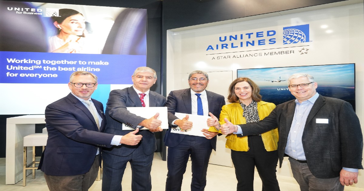 Adel El Fakir, Directeur Général de l’ONMT, en compagnie des représentants de la compagnie aérienne United Airlines.