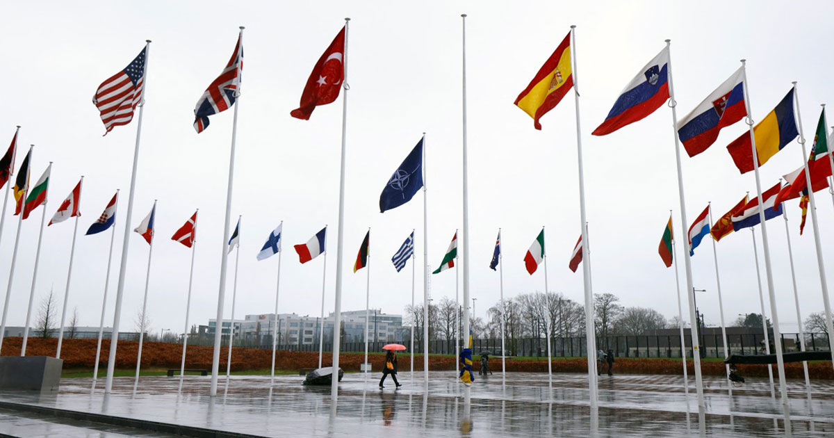 Le drapeau suédois hissé au siège de l'Otan, l'Alliance "plus grande et plus forte" 