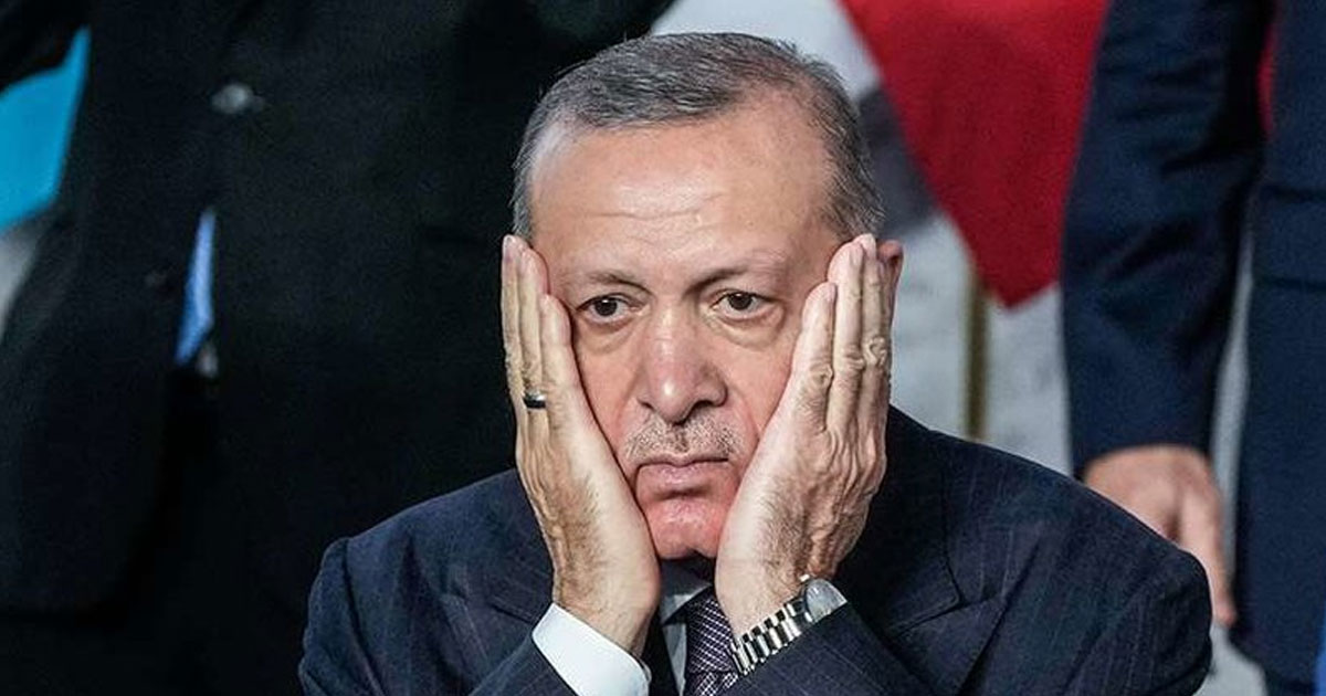 Turquie: Recep Tayyip Erdogan touché mais pas coulé