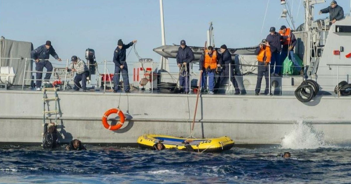 Tan-Tan: Un Garde-côtes de la Marine Royale porte assistance à 38 candidats à la migration irrégulière
