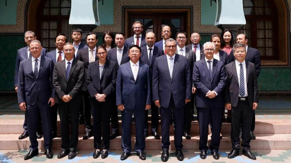 Cérémonie de signature d'une convention d'investissement avec le groupe Gotion High-Tech à Rabat.