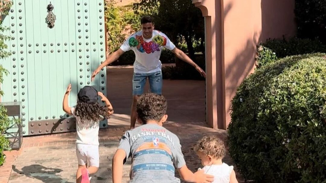 Raphaël Varane en compagnie de ses enfants à Marrakech.