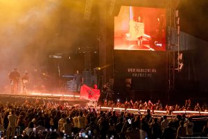 Metro Boomin avec le drapeau du Maroc dans ses mains.